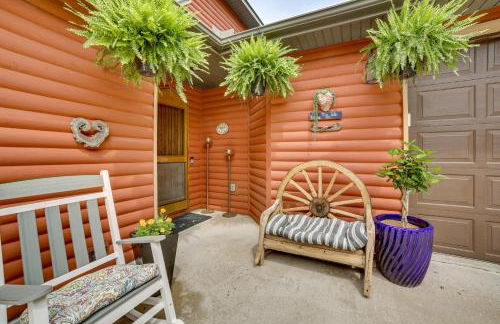 Decks and Views Spacious Cabin Near Table Rock Lake - Foto 34