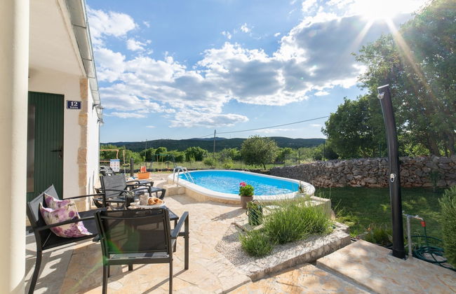 Serene Retreat Holiday Home With Pool - Foto 23