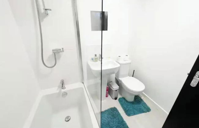 Charming 3 Bed Home in Stepps, Glasgow - Garden & Patio - Foto 31