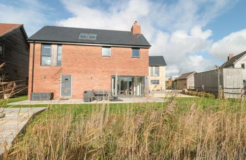 Agua de Plata, 16 Wakeling Island, Silverlake - Photo 1