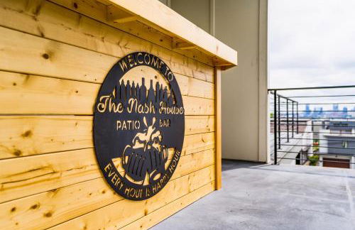 Nash House & Bars of Broadway with Patio Bar and Views! 8min Downtown! Sleeps 12! - Foto 43