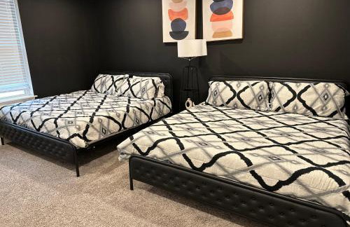 Spacious 3 Bed House near MD Anderson with Free Parking & Wi-Fi - Photo 2