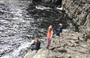 40 Newgate Barnard Castle -Central Location - Court Yard - Dog Friendly - Sleeps 7 - Wood Burner - Complimentary Logs & Wine - Smart TV - Foto 16