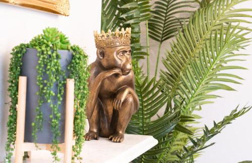 The Regal Apartment - Photo 13