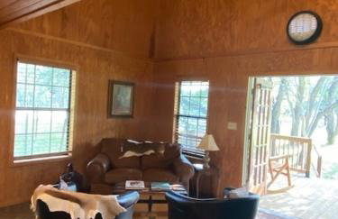 Nueces River Cabins-Pecan Cabin - Foto 24