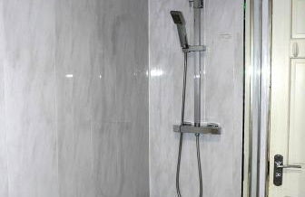 Free Parking - Central - Sleeps 6 - Great Area - Photo 14