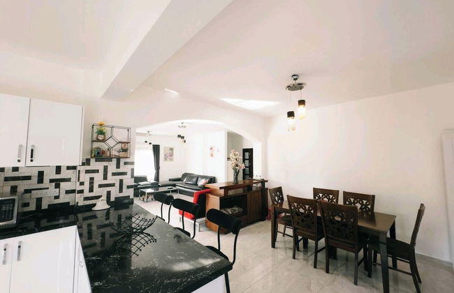 Villa for 9 Guests, Pool, Parking, Walk to Beach - Foto 15