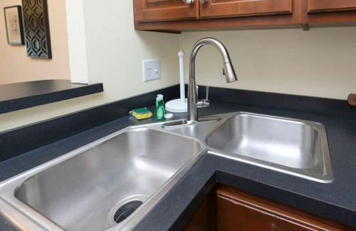 Cozy 2BR Home Near Ft Jackson - Photo 20