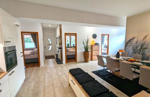 BesTime - 5 Schlafzimmer, Wohnzimmer, Küche, Waschtrockner, Terrasse, Smart-TVs, Netflix, Tischfußball - Foto 14