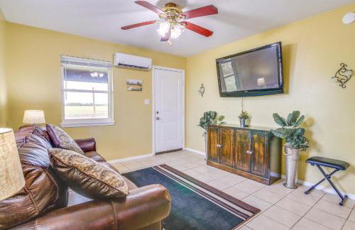 Classy San Benito Vacation Rental with Chiminea! - Foto 4