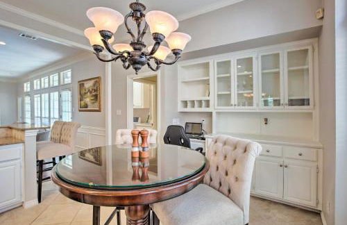 Elegant Plano Home with Private Outdoor Pool! - Foto 11