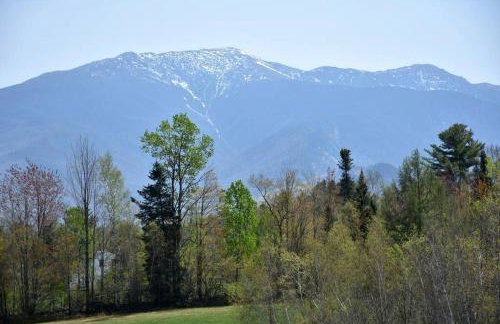 Your Perfect Getaway: Mountain Cabin Retreat with Hot Tub and Fireplace in Lisbon, NH - Foto 21