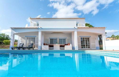 Spacious Villa Swimming Pool by HostWise - Foto 7