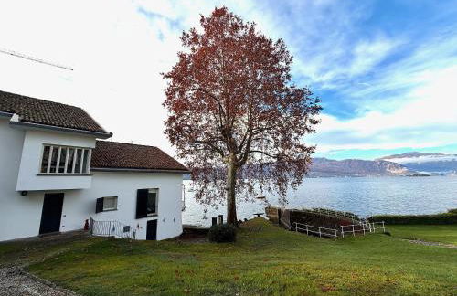 Luxury Lakefront Villa on Lake Maggiore with Private Beach - Photo 8