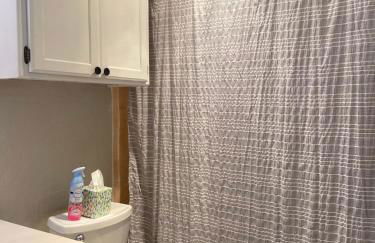 Cozy 3 Bedroom Home in Quiet Neighborhood - Photo 20