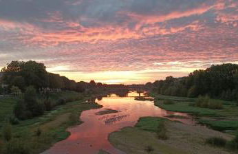 Cosy Loire, T2 neuf, front de Loire ,vue cathédrale,5min à pied centre ville et parking privé - Foto 6