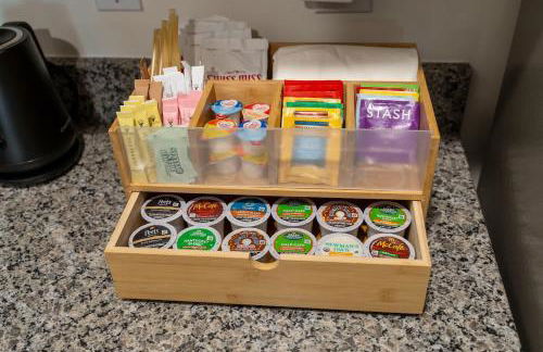 New 3BR Raceday Retreat - Steps from Speedway - Foto 21