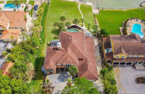 Bay Breeze Estate - Heated Pools, Private Pier & Walk to the Kemah Boardwalk - Foto 46