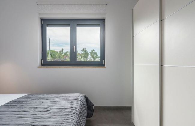 Villa in Novigrad With Private Pool and Beach - Photo 3