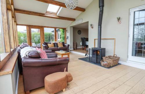 Manor Wood - Photo 11