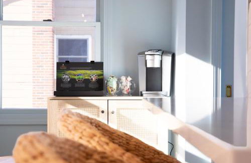 Renovated Cape Near Beach with Fire Pit - Foto 35