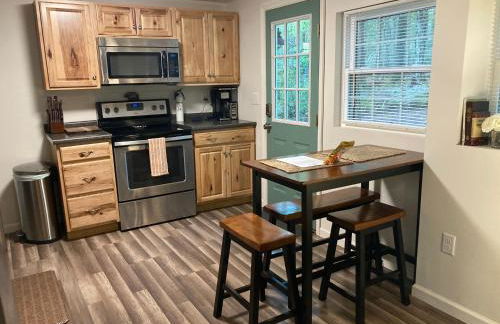 Peaceful Seasonal Wooded Cottage close to everything - Foto 12