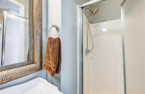 Lakefront Cabin Retreat with Dock in Robbinsville! - Foto 18