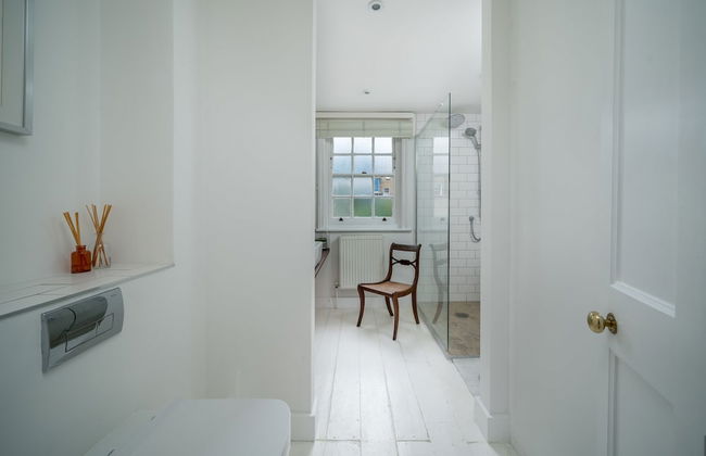 JOIVY Contemporary 2-Bed House W/ Private Garden - Foto 20