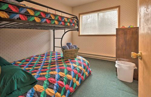 Private Hot Tub and Fireplace Poconos Home! - Foto 16