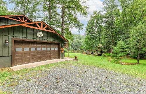 Deck and Game Room! Lakefront Blue Ridge Mtn Gem - Foto 28