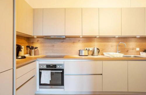 HJ 18 by ROCKCHAIR Apartments l SUPERHOST Status l Super Flat, 2 Bedrooms 2 Bathrooms Balcony Elevator welcomes you! - Foto 13