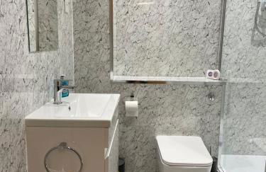 2 bed flat near Livingston North Station - Foto 25