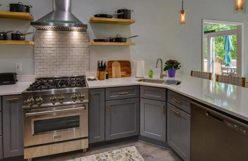 South Carolina Retreat with Fireplace and Lake Access! - Foto 9