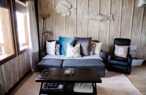 Rustic Chic Alabama Cabin w Loft Fire Pit Pet Friendly Fenced Yard Lake Guntersville - Lucky Lodge - Foto 12