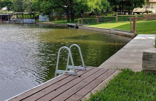 Lakefront Dog-Friendly Home with Kayaks, SUP's, Huge Screened Porch - Photo 30