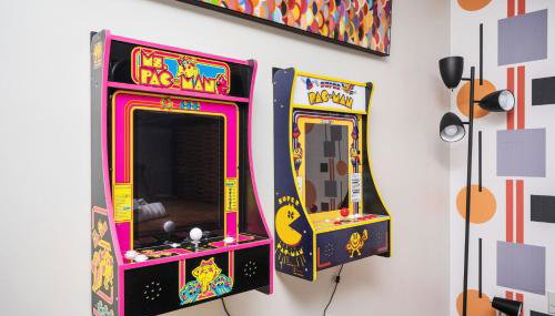 Vibrant Family Retreat~Sleeps 8~2 Kings~ Game Room - Foto 2, Game Room