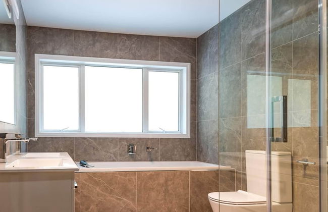 Brand New 5BR home with view of the sea - Photo 41