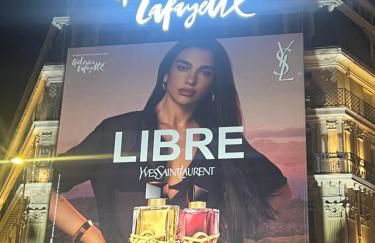 Bed setting room in Galeries Lafayette street - Foto 25