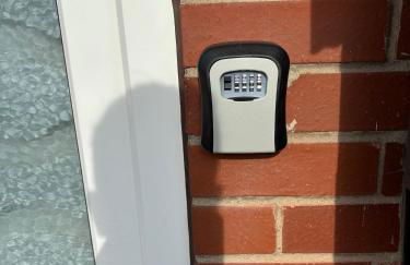 Modern & Cozy Gem - 10min to City Center - Parking - Foto 3