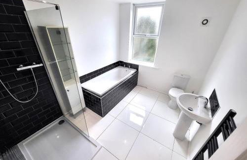 Cheadle village - Photo 9