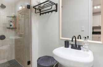 Stylish City Retreat Mins to Manhattan via PATH The Square - Foto 17