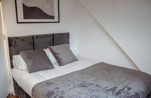 Spacious & Modern 8-Bed Home - Sleeps 13 - Parking - Foto 62