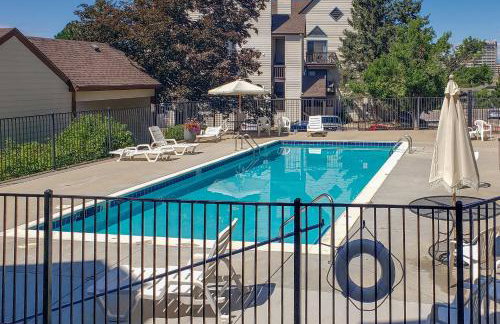 2 Blocks to Light Rail Denver Unit with Kitchenette - Foto 21