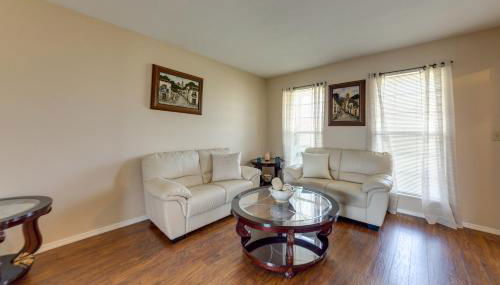 Families Welcome! Spacious OFallon Home with Yard - Foto 5