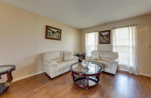 Families Welcome! Spacious OFallon Home with Yard - Foto 5