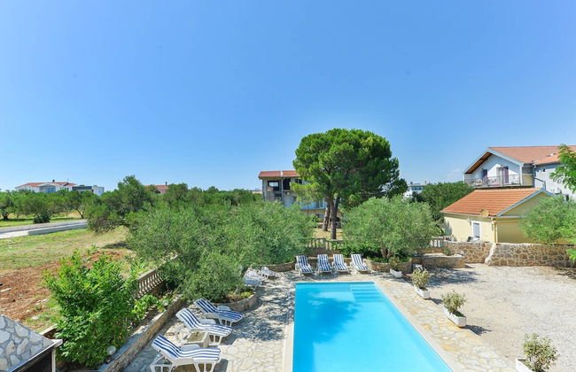 Holiday Home With Private Pool and spa - Foto 18