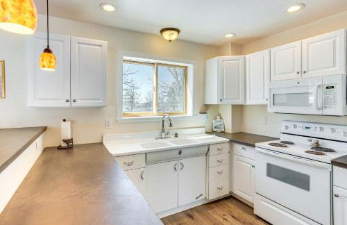 Patio and Mountain Views Farmhouse in Mancos! - Foto 12