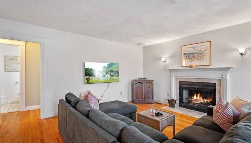 Private Pickleball | Family Friendly | Sleep 18 - Photo 4