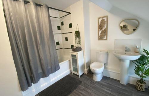 The Penthouse at Percy House Pet Friendly 2 Bedroom Apartment in Porthcawl Sleeps 4 people Located in the town centre - Foto 25