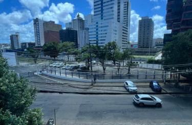 Apto com piscina e garagem para até 04 hóspedes perto SSA Shopping - Foto 28